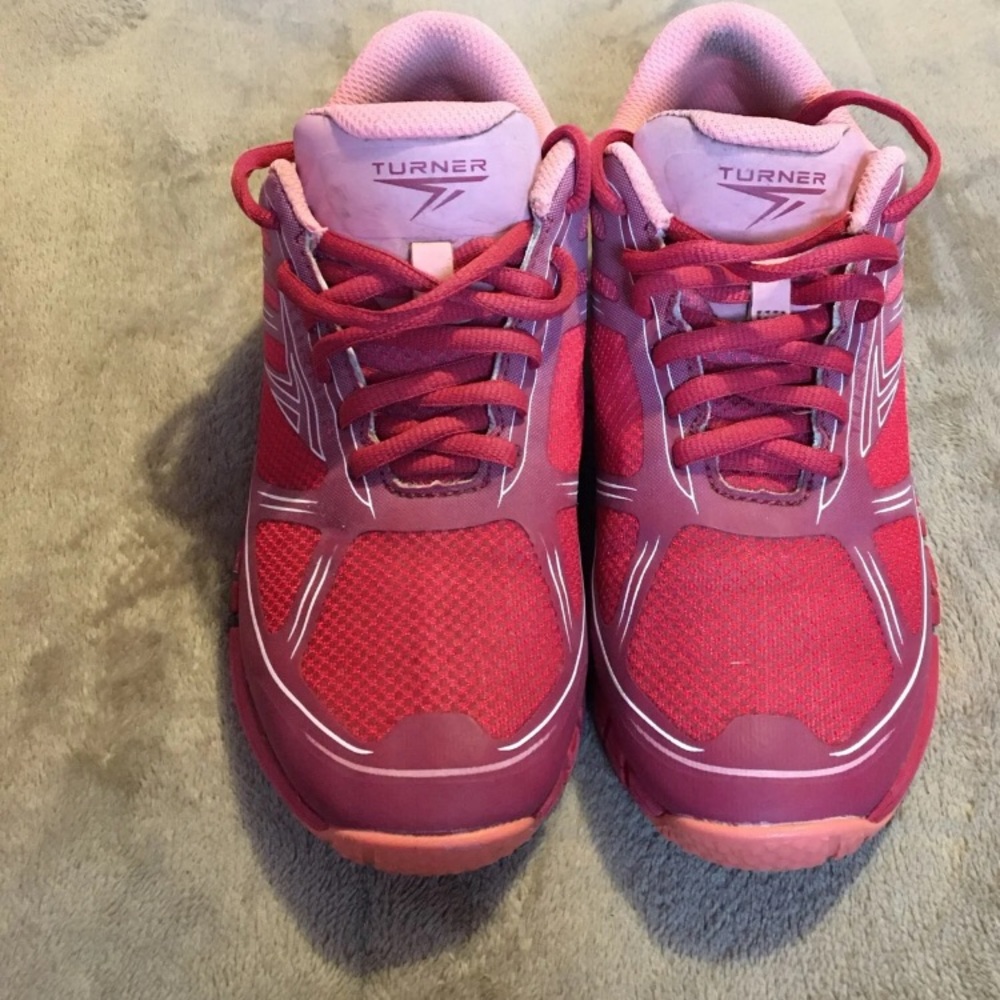 Women’s sneakers size 7